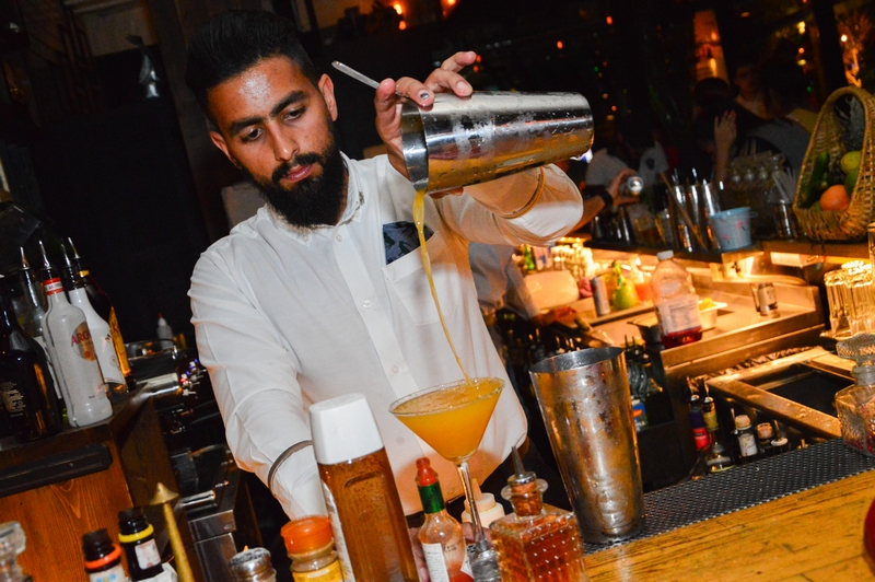 Bistrobar Live Hamra on Saturday Night